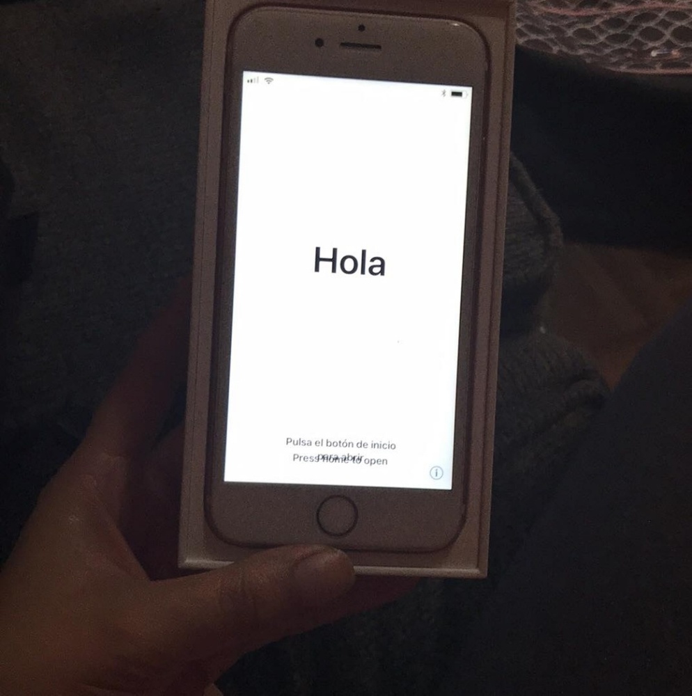 Iphone - Picture 2 of 2